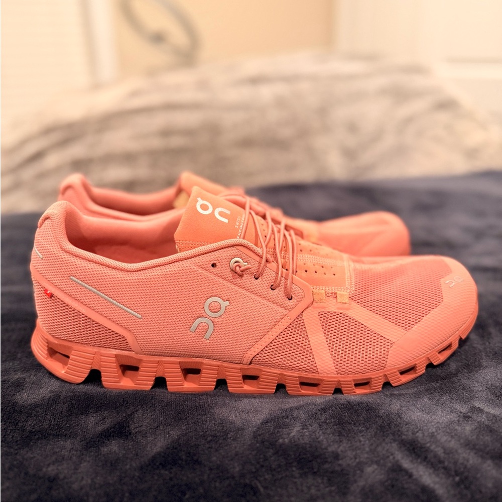 ON Men's Pink Sneakers